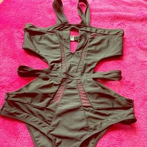 Size large Bikini black strappy